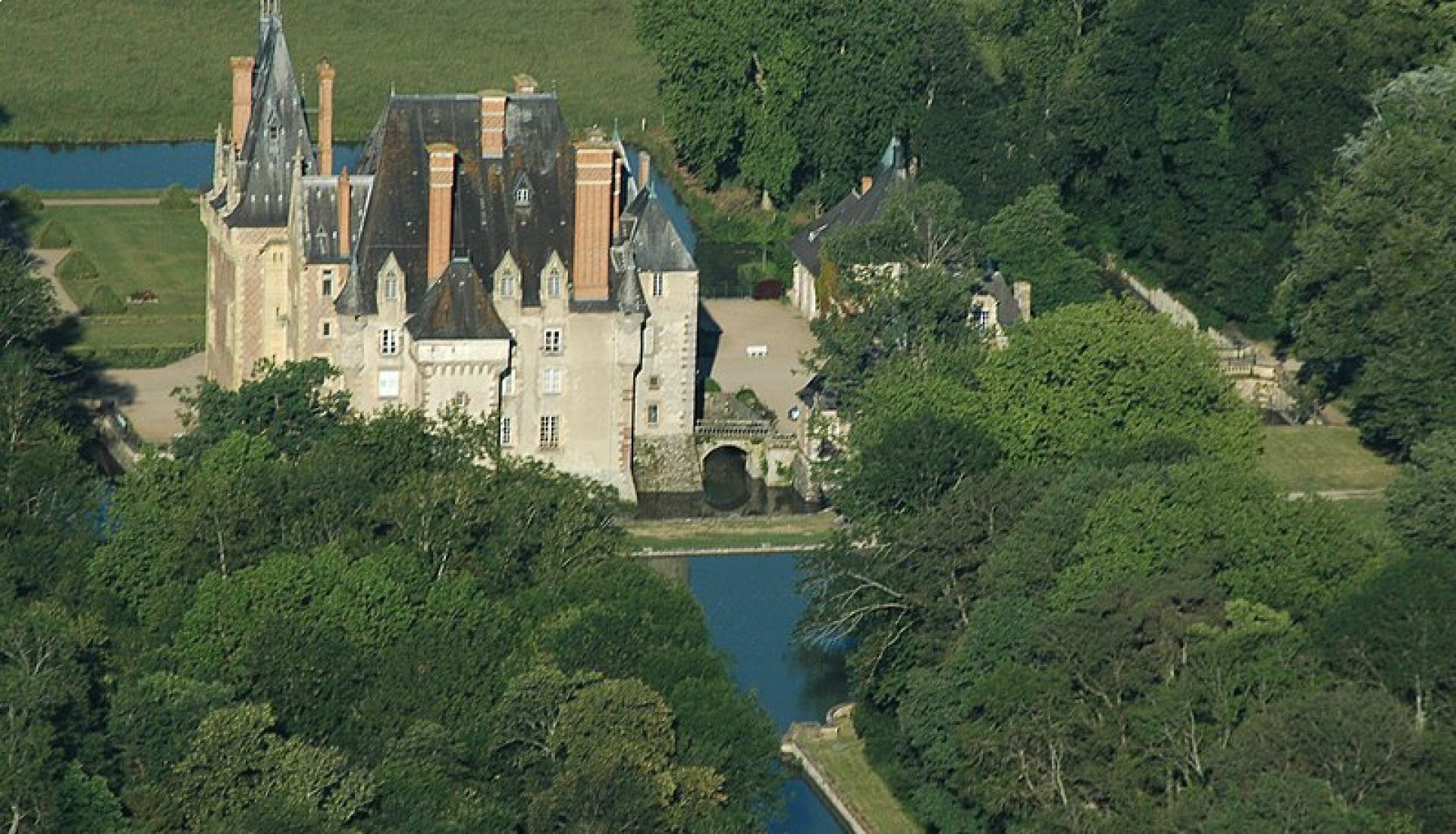 FRAIS DE DOSSIER VISITE DES CHATEAUX D'AVRILLY ET RIAU SUIVI DE L'ARBORETUM DE LA BALAINE